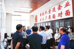 湖北省市場監(jiān)督管理局副局長鄧仲林赴程力集團調研