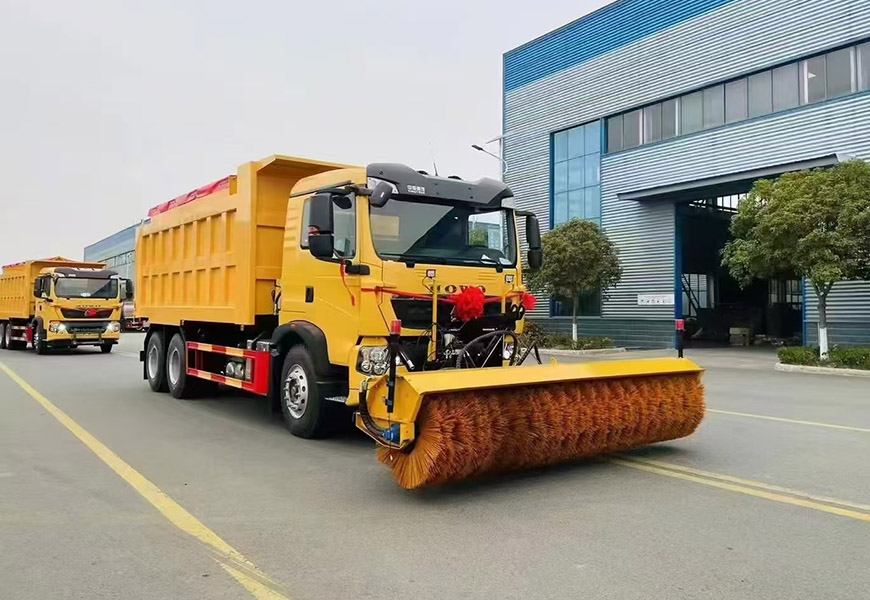 程力牌CL5250TCX6HL型重汽豪沃后雙橋除雪車(chē)帶雪鏟